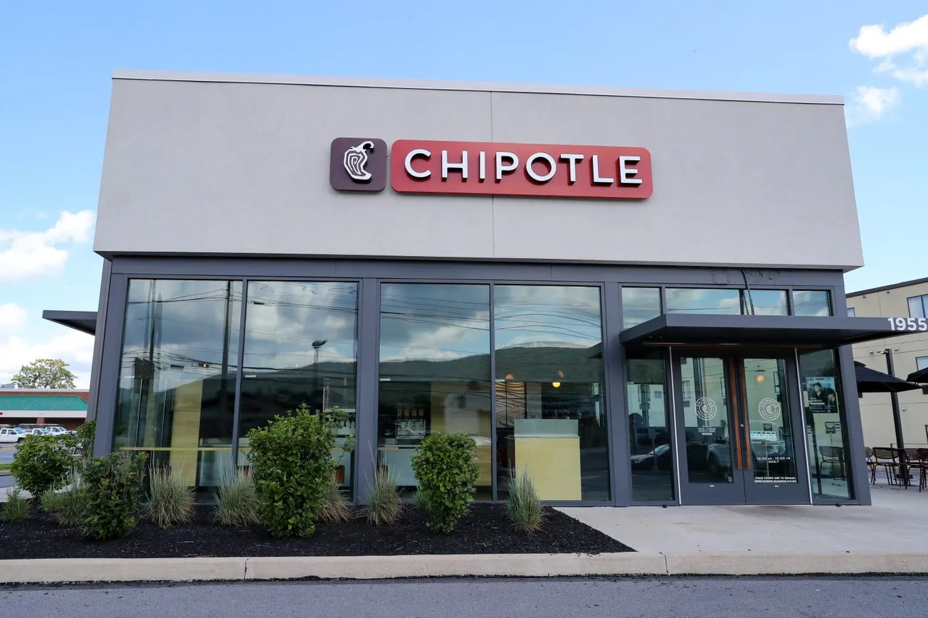 Chipotle’s Bold Move: Opening Its First Restaurant in Mexico with Alsea Partnership