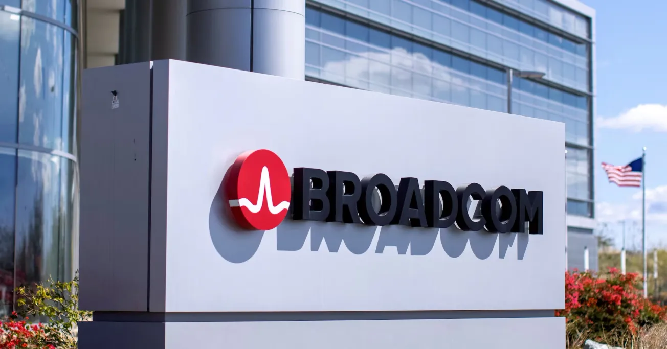 Broadcom's Tomahawk 6 Chip Doubles AI Network Performance, Challenges Nvidia's Dominance