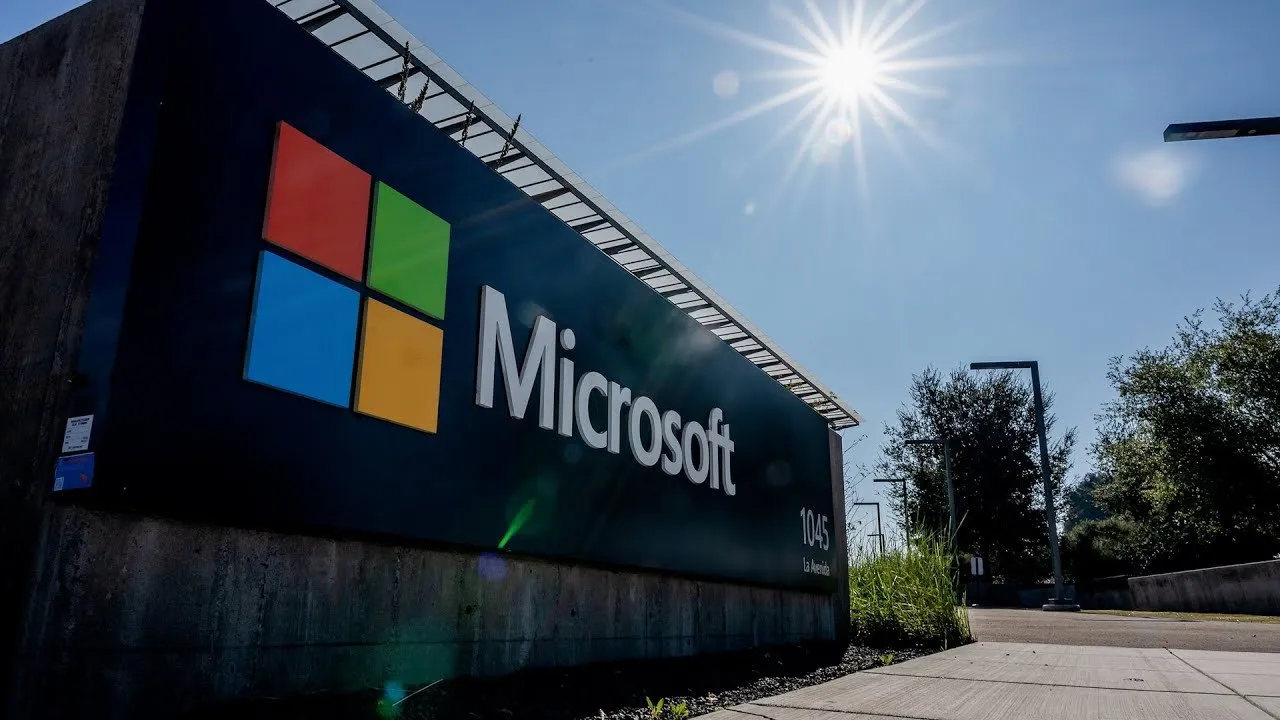 Microsoft Drops Most Since 2020 Amid Slowing Cloud Growth