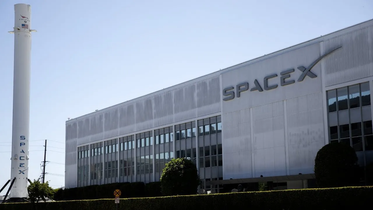 SpaceX Said to Consider Merger With Tesla or xAI